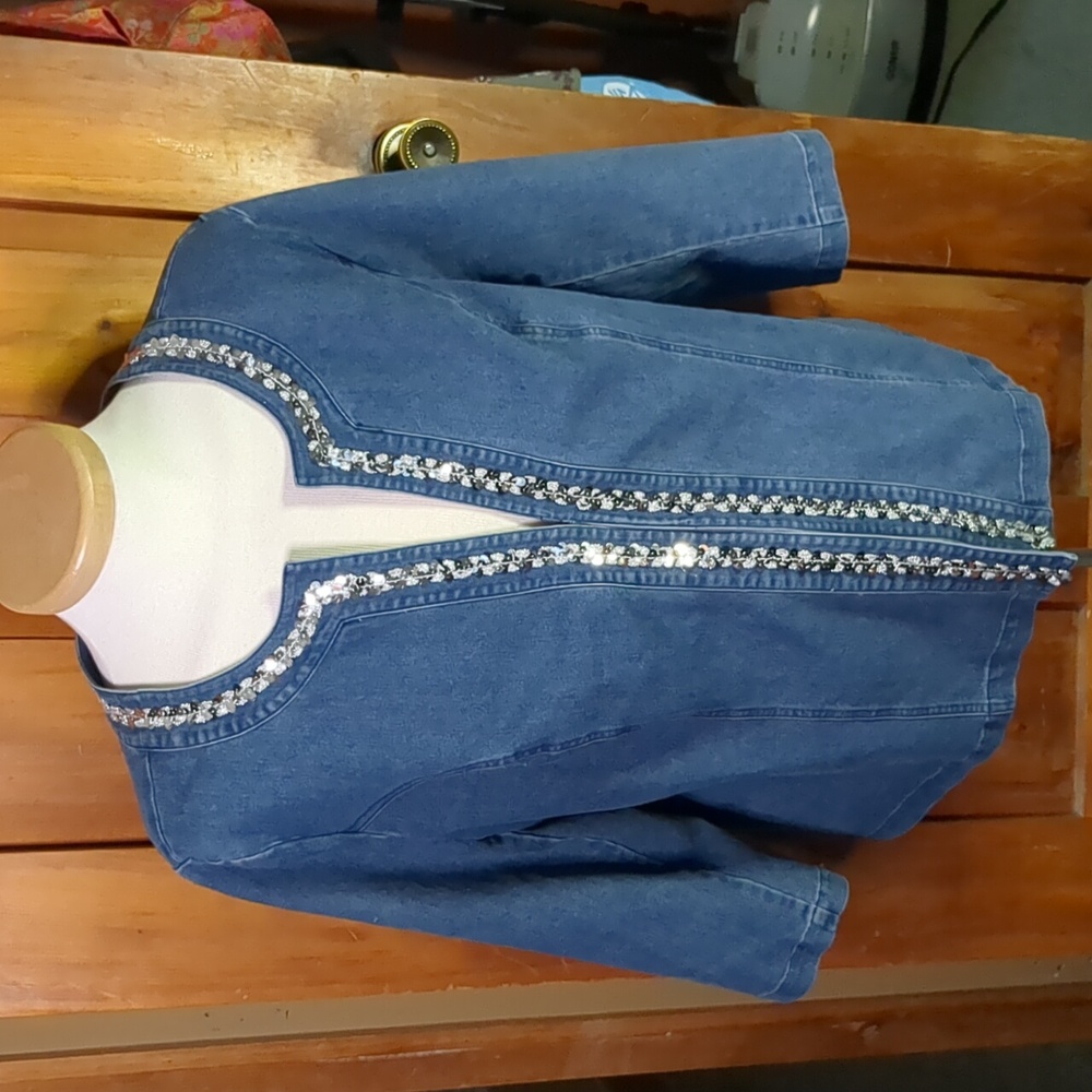 DENIM sequin trim 3/4 sleeve hook/eye close front princess seam jean jacket